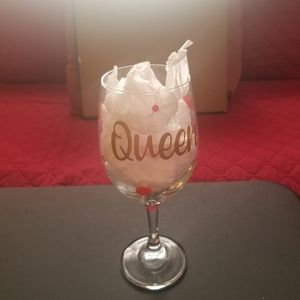 Queen wine glass